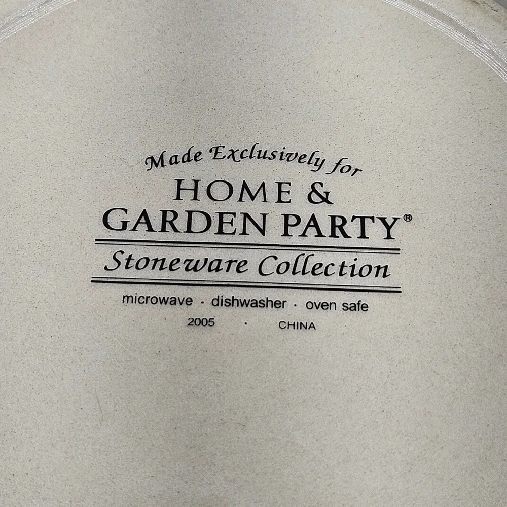 Home & Garden Party Stoneware Batter Bowl Pine Cone Spout Double Handle 2005